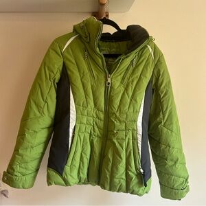 green Women’s zeroxposure‎ jacket; Size: M Perfect for skiing; GREAT CONDITION